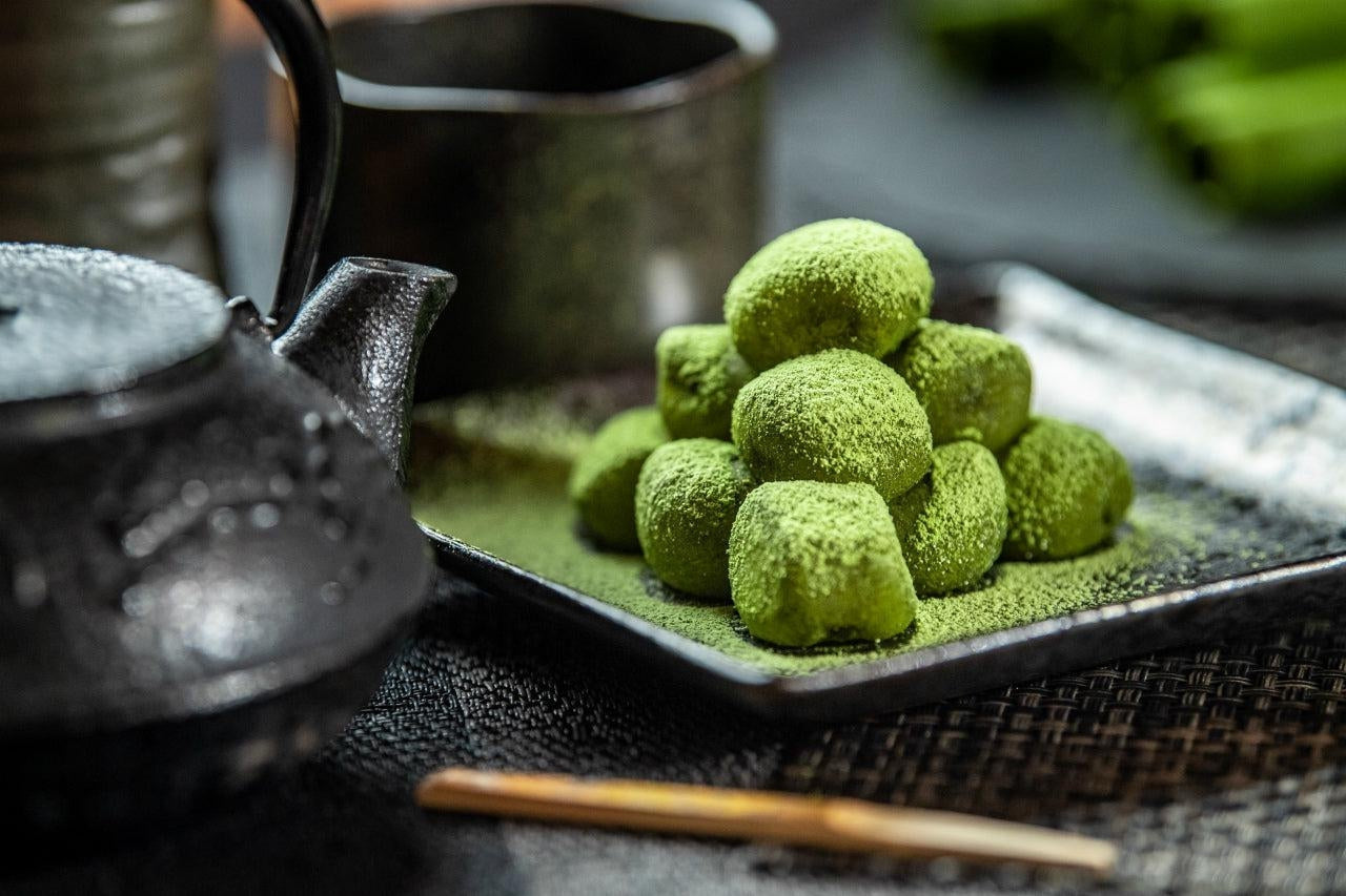 http://int.japanesetaste.com/cdn/shop/articles/matcha-sweets-the-complete-guide-to-japanese-green-tea-desserts.jpg?v=1685798926&width=5760