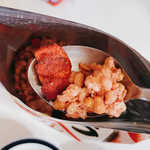 Nissin Gorogura Strawberry Granola High Fiber Breakfast Cereal 320g