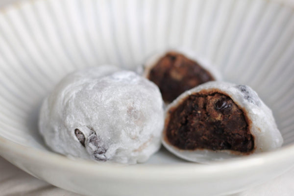 How to Make Kuromame Daifuku (Black Soybean in Mochi Rice Cake Recipe)