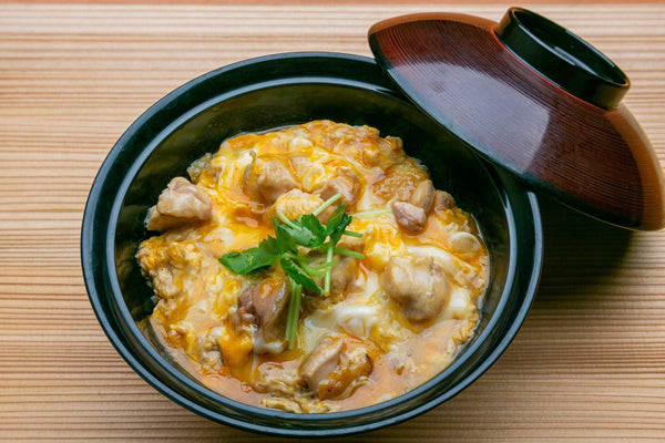 https://int.japanesetaste.com/cdn/shop/articles/how-to-make-oyakodon-chicken-and-egg-rice-bowl-at-home.jpg?v=1685798559&width=600