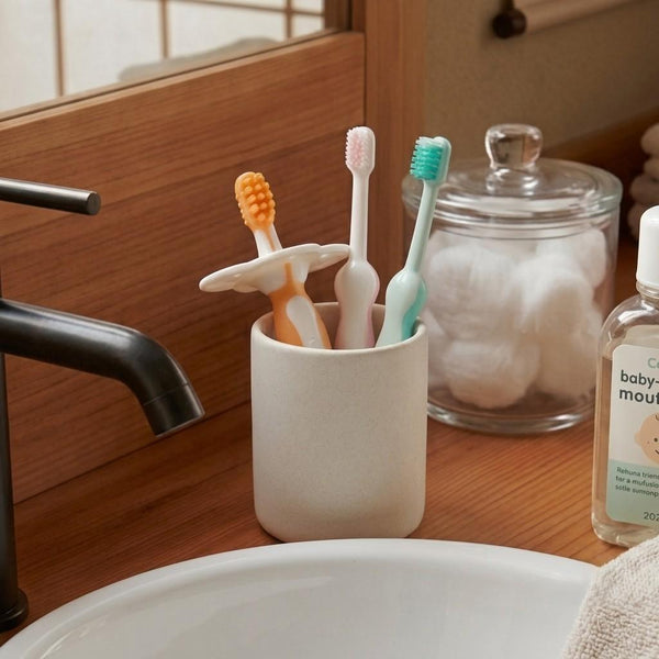 Combi Teteo Baby Toothbrush Set Gentle Oral Care (0+ Months)