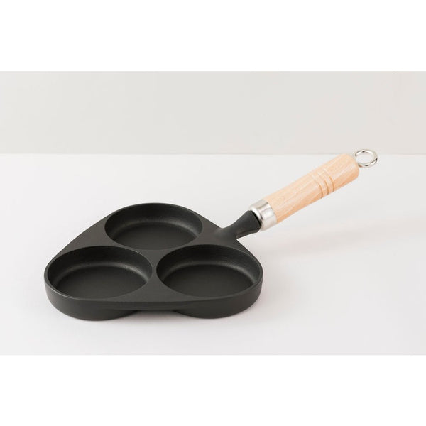 Iwachu-Wooden-Handle-Egg-Frying-Pan-Induction-Cast-Iron-3-Egg-Pan-4-2024-05-28T07:09:51.627Z.jpg