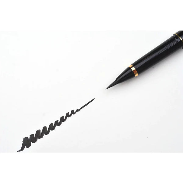 Kuretake-Brush-Pen-Gold-and-Black-Leather-Pattern--+3-Ink-Pen-Refills--2-2024-05-20T01:30:15.904Z.webp
