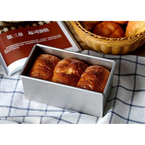 https://int.japanesetaste.com/cdn/shop/products/Tiger-Crown-Shokupan-Bread-Mold-2395-Japanese-Taste-3.jpg?v=1692240823&width=600